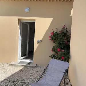 https://la-petite-violette.fr-provencehotel.com
